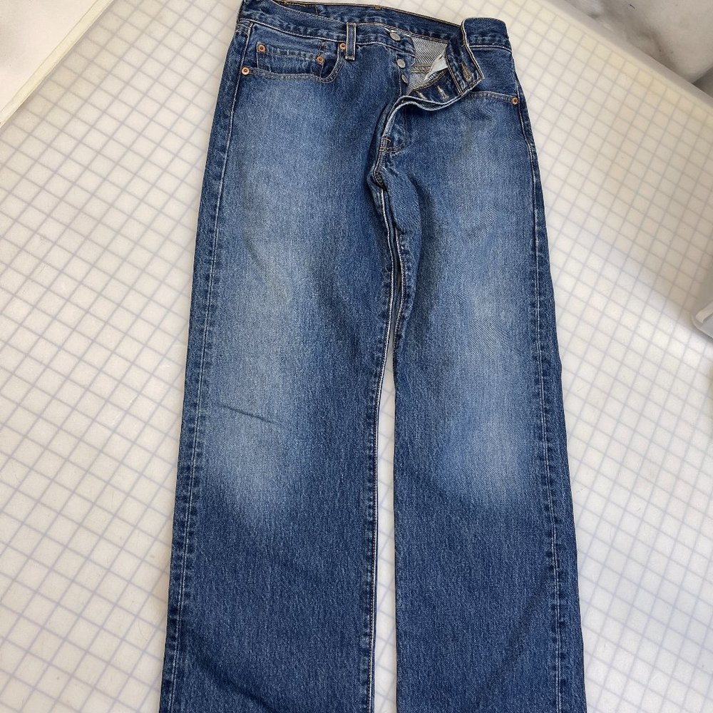 Vintage 501 Levi denim jeans size 33 x 32 Button fly front